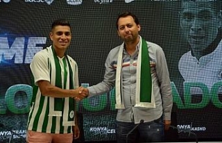 Perulu milli oyuncu Atiker Konyaspor’a imzayı attı