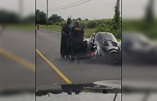 Polisin durdurduğu araçtan Batman çıktı