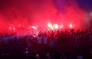 Şampiyonların gecesi İzmir’i aydınlattı