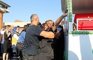 Şehit yeğeninin tabutuna böyle koştu
