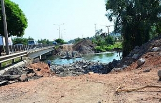 Selin yıktığı köprüde fore kazık çalışmaları...