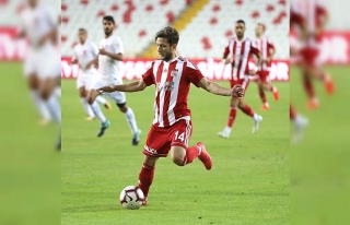 Sivasspor İlker Sayan’la sözleşme imzaladı