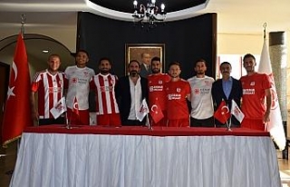 Sivasspor yeni transferlerini tanıttı