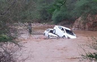 Sürücüyü, kendi canını tehlikeye atarak kurtardı