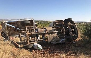 Tarım işçilerini taşıyan kamyonet takla attı:...