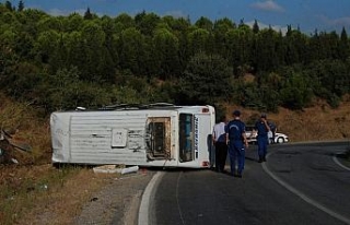 Tarım işçilerini taşıyan minibüs devrildi: 12...