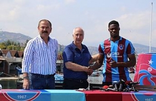 Trabzonspor Calep Ekuban ile sözleşme imzaladı