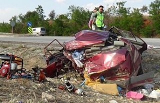 Ttır otomobile çarptı: 2 ölü, 7 yaralı