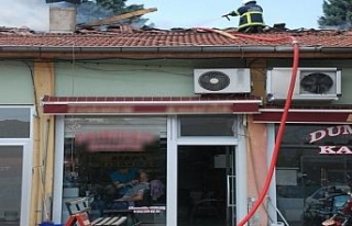 Yangına rağmen tıraş olmaya devam etti