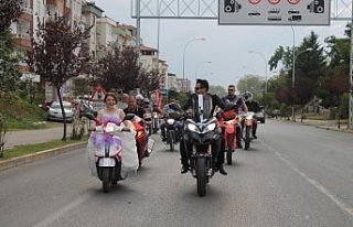 10 ülke geçip Türkiye’de evlendiler