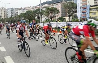 211 kilometre pedal çevirerek yarıştılar