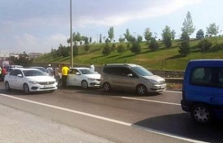 Ankara-Konya karayolunda 6 araç birbirine girdi