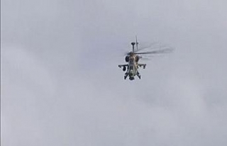 ATAK helikopterlerinden harmandalı şovu