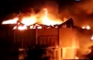 Basra Belediye binası da ateşe verildi
