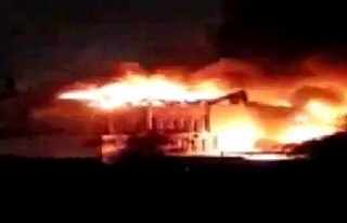 Basra’da protestocular valilik binasını ateşe...