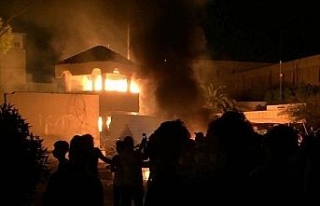 Basra’da valilik bahçesi ateşe verildi
