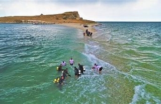 Çarpanak Adası’na antik yoldan su altı yürüyüşü