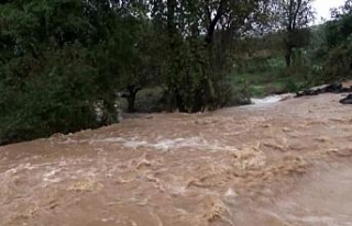 Dere taşınca vatandaşlar evlerinde mahsur kaldı