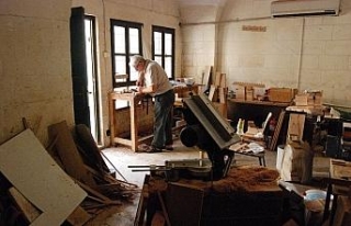 Emekli öğretmenin 40 yıllık ahşap aşkı