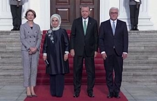 Erdoğan, Almanya’da askeri törenle karşılandı