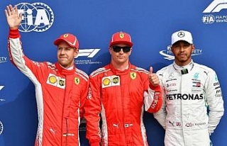 F1 İtalya Grand Prix’inde gülen Hamilton