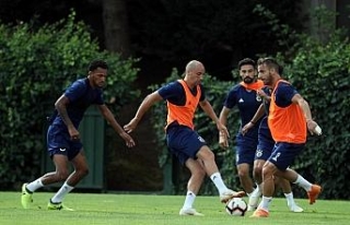 Fenerbahçe pas ve şut çalıştı