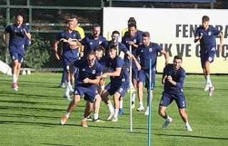 Fenerbahçe’de derbi hazırlıkları sürüyor