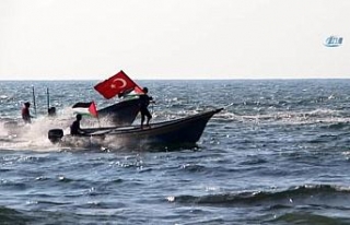 Filistinliler Akdeniz’de Türk bayrağı dalgalandırdı