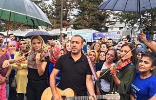 Haluk Levent’ten işten atılan işçilere ziyaret
