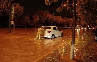 İstanbul’da araçlar mahsur kaldı