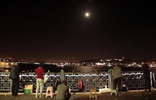 İstanbul’da dolunay kartpostallık görüntüler...