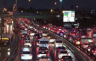 İstanbul’da trafik yoğunluğu yağmurla birlikte...