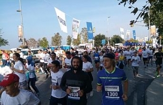 “İstanbul’u Koşuyorum” yarışında renkli...