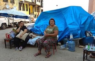 Kanser hastası anne ile obaz kızının sokakta yaşam...