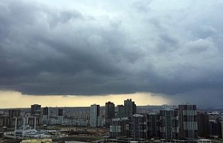 Kara bulutların şehre yağmuru bıraktığı anlar...