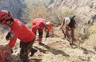 Kelebekler Vadisi’nde mahsur kalan genç kurtarıldı