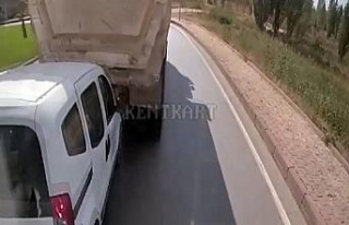 Kızgın sürücü vitesi geriye takıp arkasındaki...