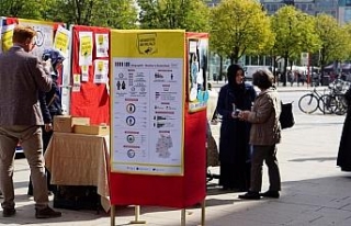 Müslüman kadınların sorunlarını anlatırken...