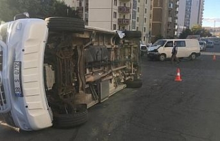 Öğrenci servisi devrildi: 6 yaralı