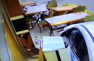Otomobil restorana daldı, üç kişi ölümden döndü
