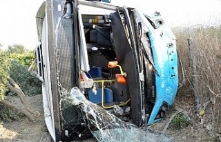 Otomobille halk otobüsü çarpıştı: 24 yaralı