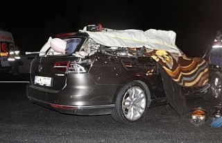 Otomobille kamyon çarpıştı: 2 ölü, 4 yaralı