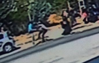 Otopark görevlisini bıçakla kovaladılar