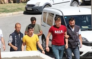 Parkta oturanlara ateş açan manyaklar tutuklandı
