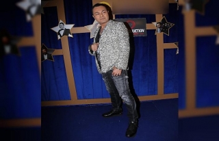 Serdar Ortaç sahneye 17 kiloluk swarovski ceketle...