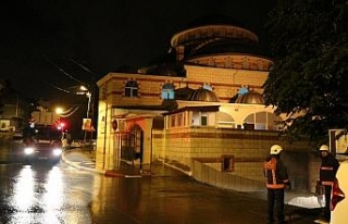 Sultanbeyli’de korkutan cami yangını