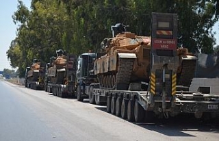 Suriye sınırına askeri sevkiyat sürüyor