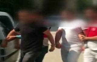 Taksi şoförü ve arkadaşı müşteriyi gasp etti
