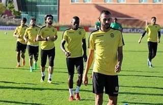 Taraftarla tartışan Boutaib’e yönetimden uyarı