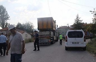 Tıra yüklenmiş kamyon faciaya neden oluyordu